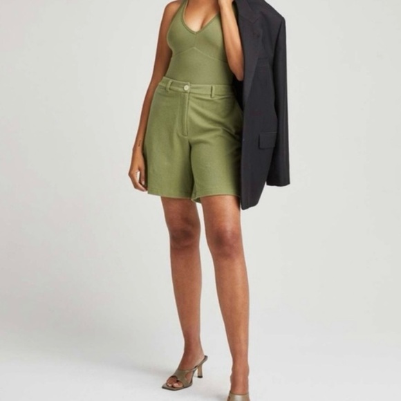 Richer Poorer Women’s Rustic City Short | Olive Army | Size M | NWOT - Picture 1 of 8